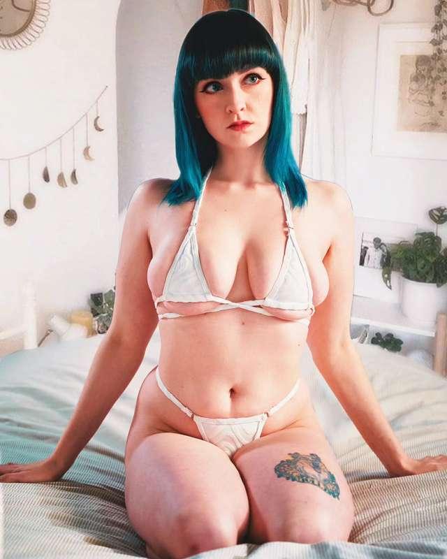Reimbursement opportunity...help this lil cosplay cutie out ..