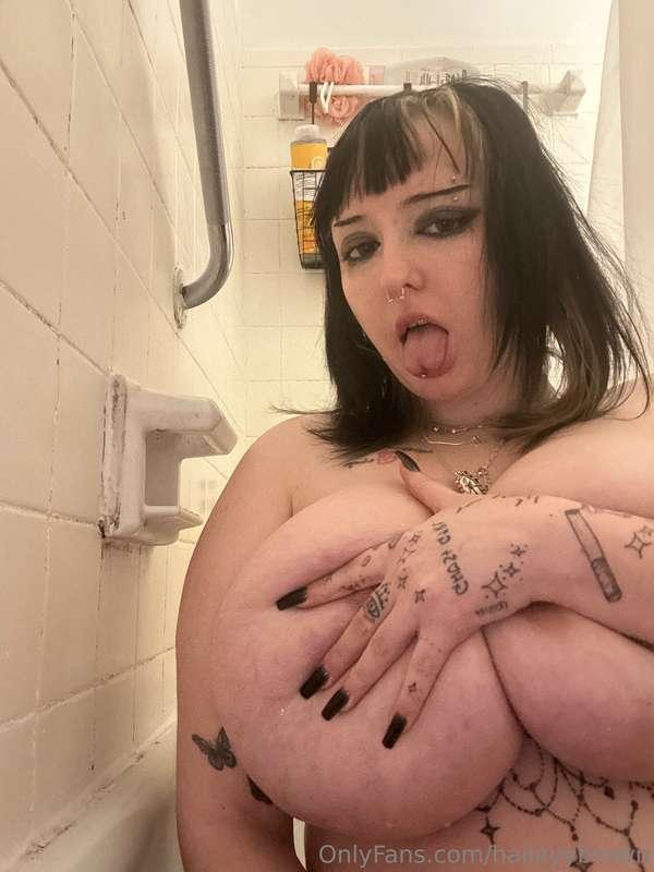 Who’s gonna help me scrub every inch?😋💦