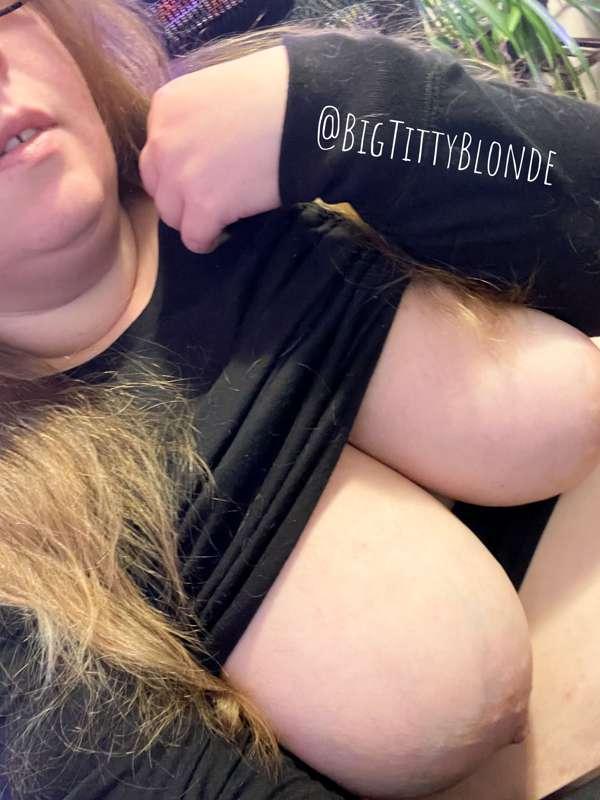 bigtittyblonde image #3