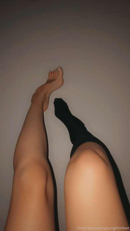 My pretty feet with and without stocking socks 🖤🖤