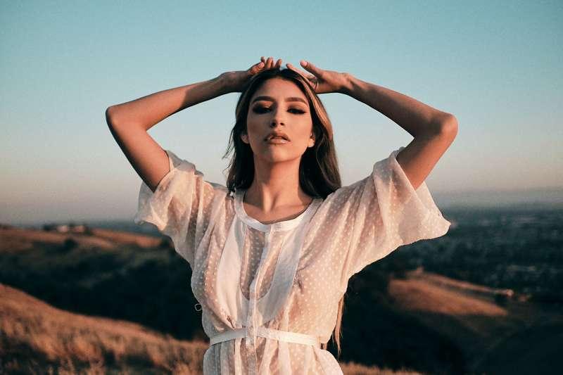 This summer dress is trying to say something to you... the m..