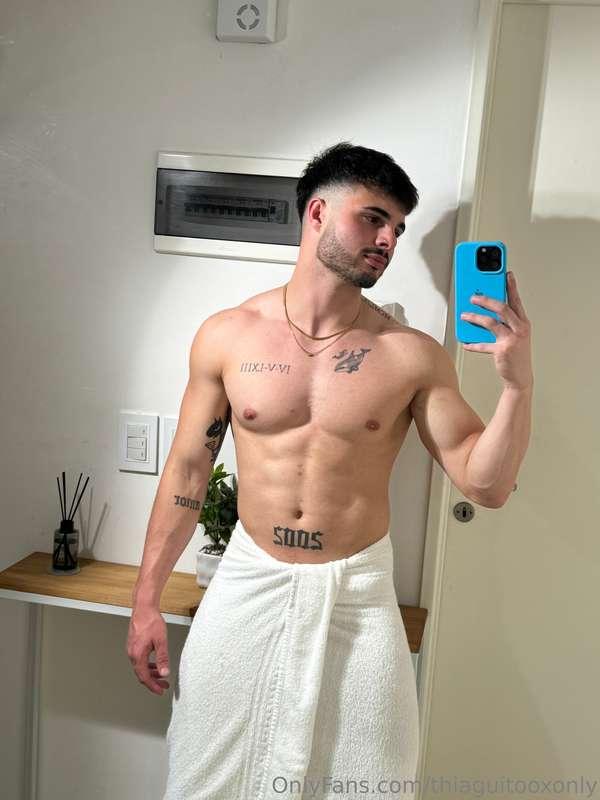 Come take off my towel and suck me off!🔥🔥🥵🍆🔥