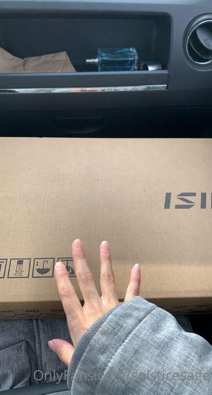 JUST GOT MY NEW COMPUTER!!! i’ll be posting tonight 😈💕