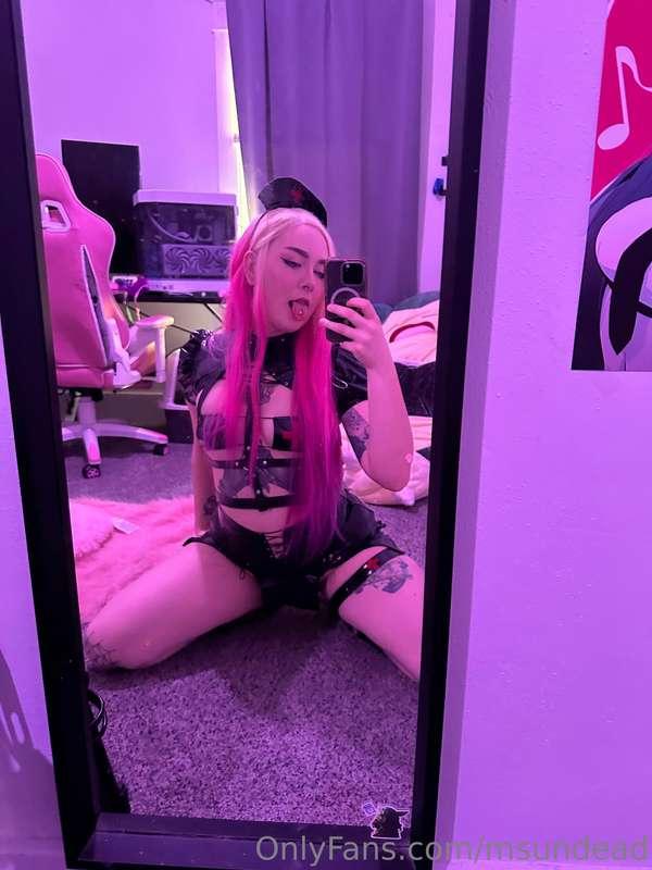 Good morning babes! The nurse is in 😈