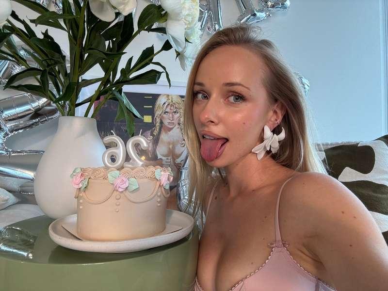 happy birthday to me! 🎂 I’m so happy to spend that day with ..