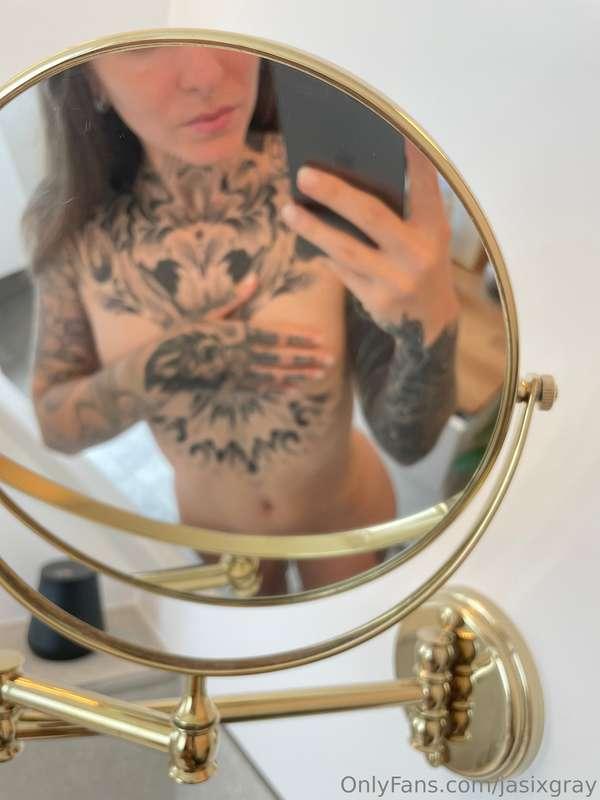 Sending out new pictures today 👀🔥