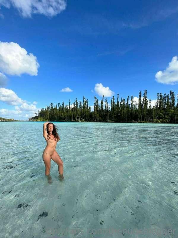 Nude in New Caledonia...
Last chance to peep this limited ed..