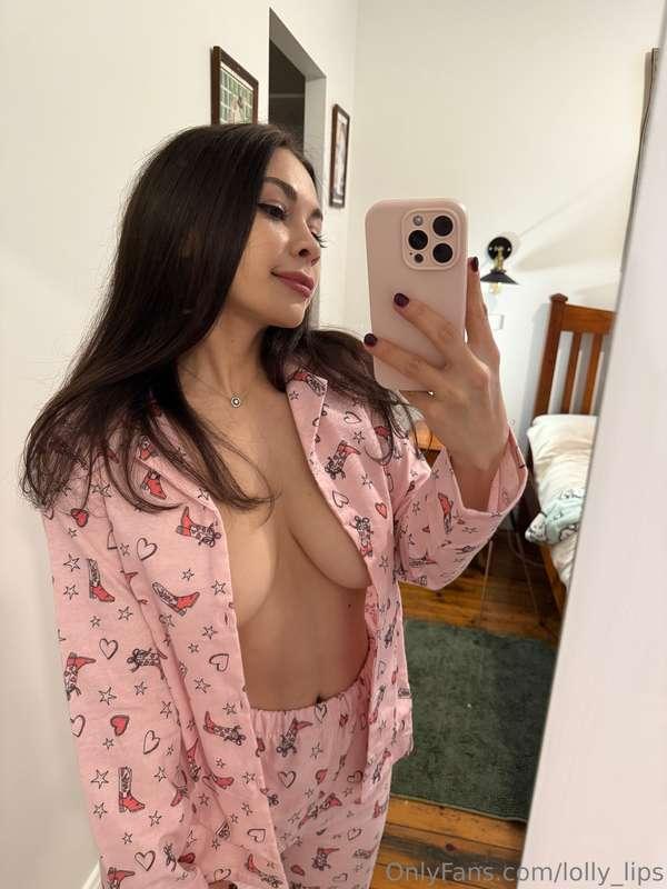 I want to see how well you play with your tongue between my ..
