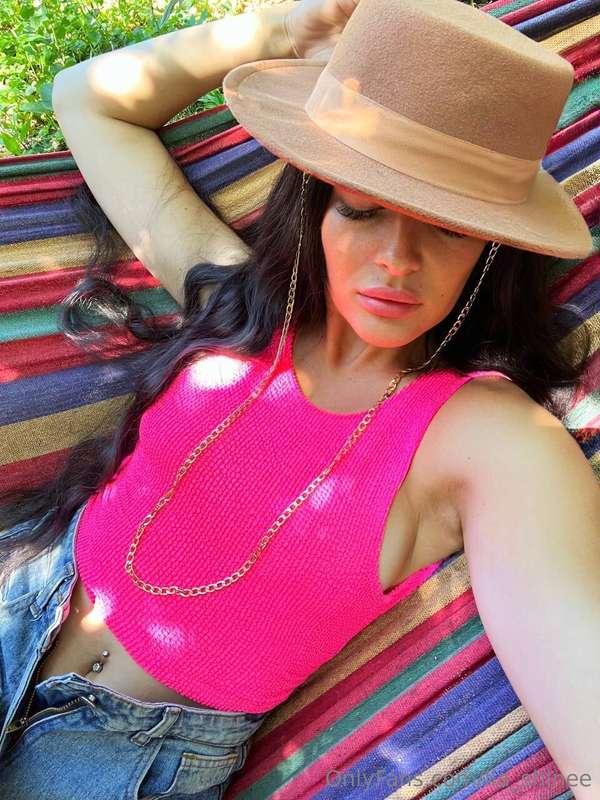 Just relax with me and let all your worries fade away... 🤗 T..