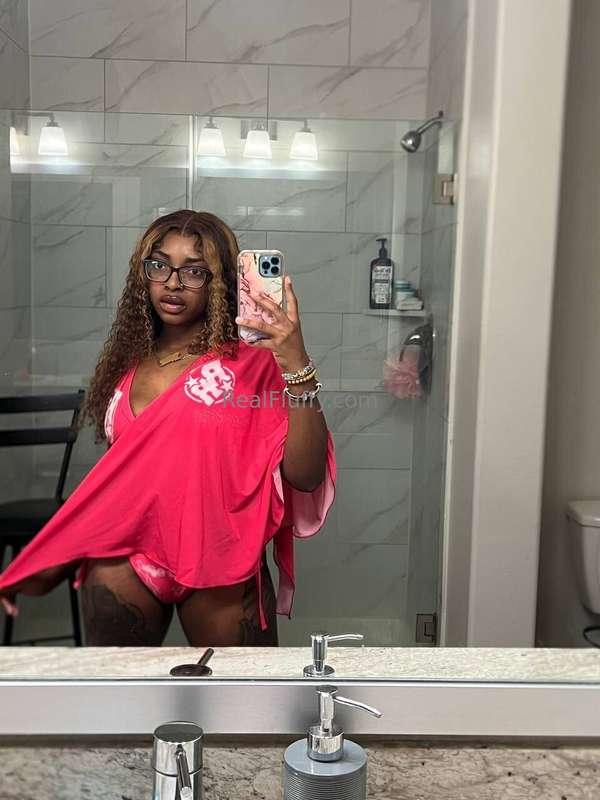 swipe if u think u can handle the heat 😈 