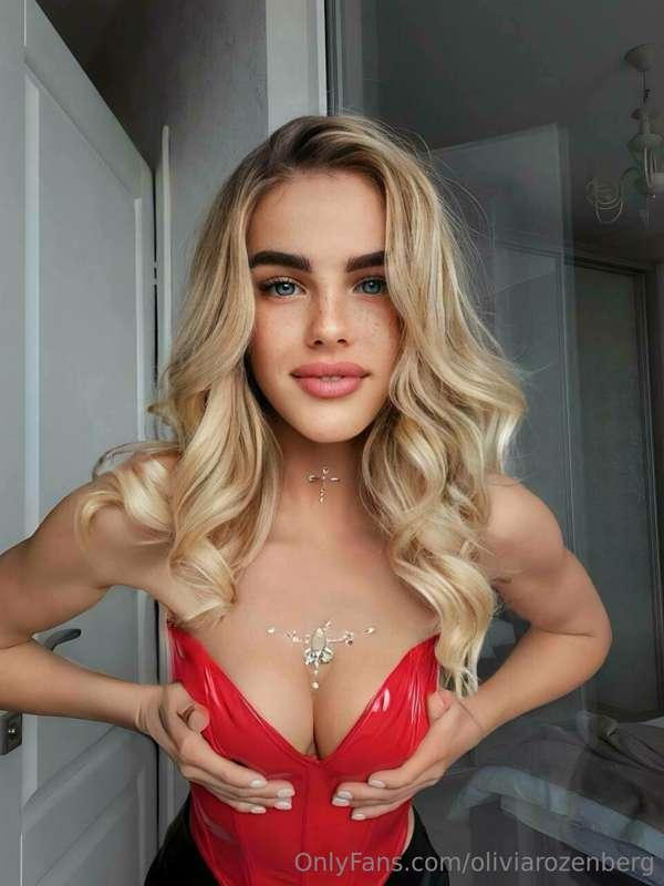 🟡She @dibarbie needs your cock more than ever🟡
This beauty w..