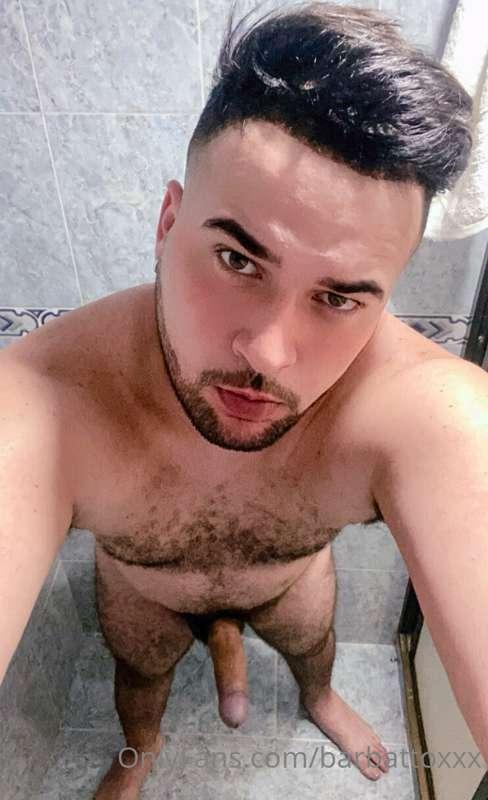 Es hora de la ducha, ayúdame a enjabonar mi espalda, cuidado..