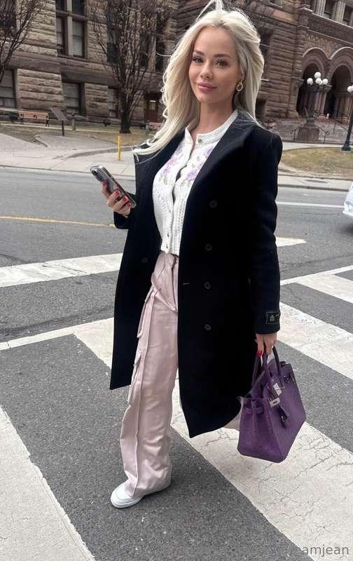 Out and about 🥰 On my way to get some breakfast, will it be ..