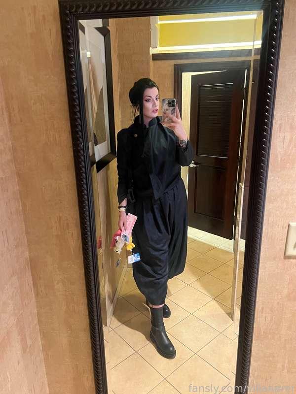 I went to a con this weekend and cosplayed Geto Suguru from Jujutsu Kaisen! I loved wearing this cosplay, I’m excited to do a proper shoot in it, I would’ve done one yesterday but my wig was killing me lol 😅

#fyp #cosplay #cosplayer #tall #tallgirl #gothgirl #altgirl