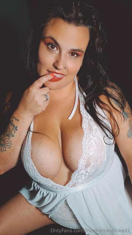 Good afternoon my sexy friends!!
Who wants to buy me drinks ..
