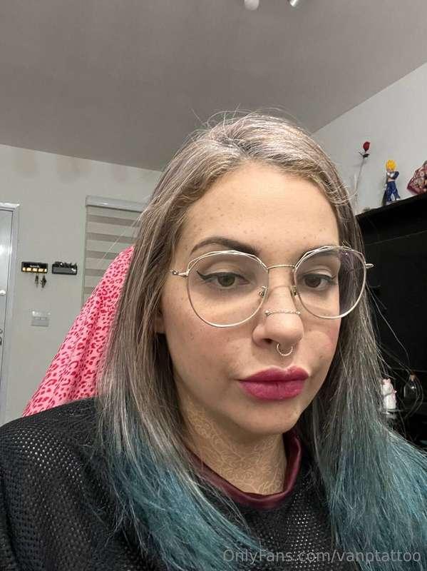 Spent the afternoon designing in my comfiest tee, hair a mes..