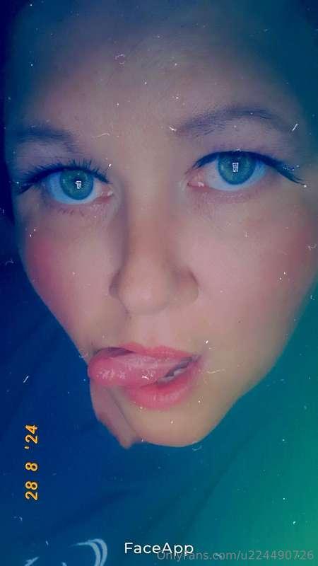 Do u want these eyes looking up at u as I suck your cock bab..
