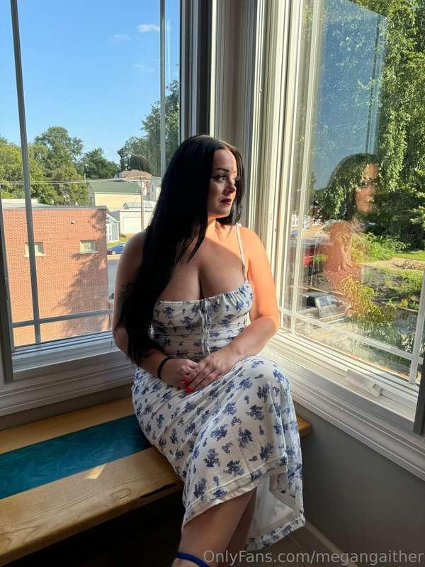 Just continuing to show off the dress lol 