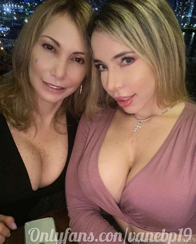 Quieres que mi mami y yo te consintamos? ve al dm 🤭