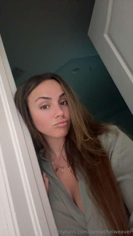 i see you scrolling and not saying hi in my DMs… rude 😥 