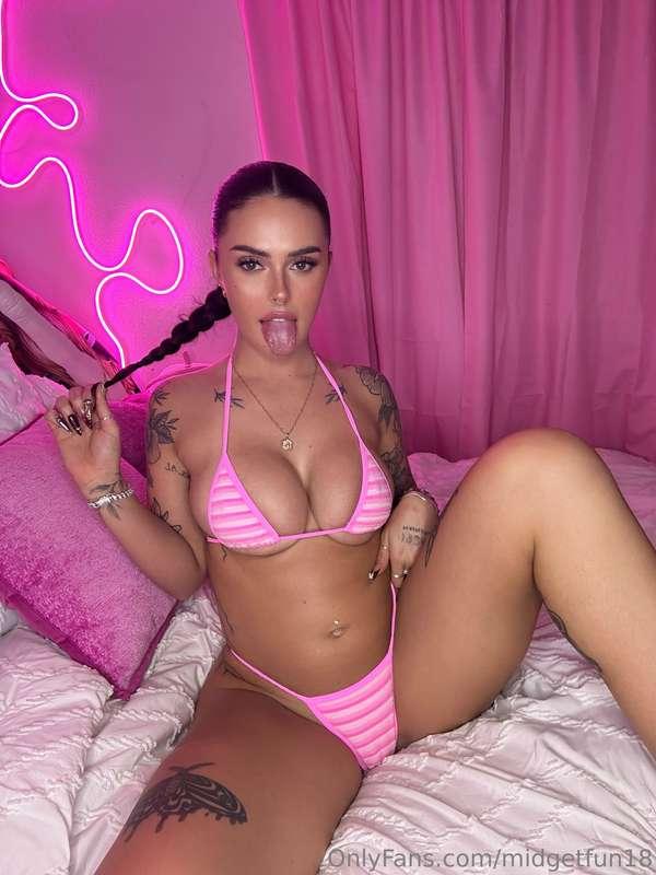 LIVE RIGHT NOW‼️ LIVE RIGHT NOW‼️FOLLOW MY FAV SLUTTY FRIEND..
