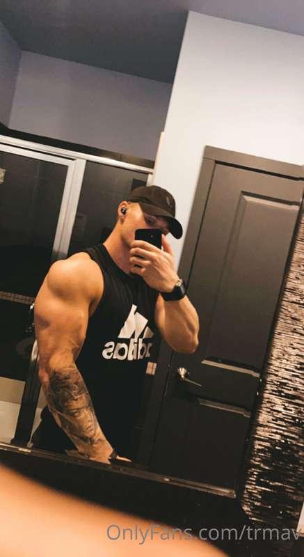 Showing off those arm gains 💪