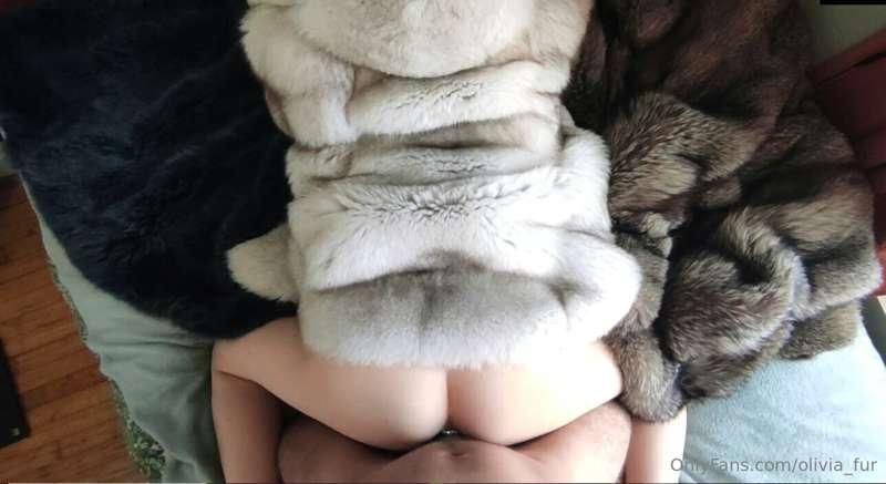 For my birthday 💝 my BF gave me a plug and 2 amazing fox fur..