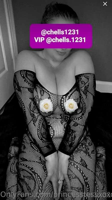 Hey you beautiful weirdos 🥰😘 I'm Chells, a nerdy MILF, also ..