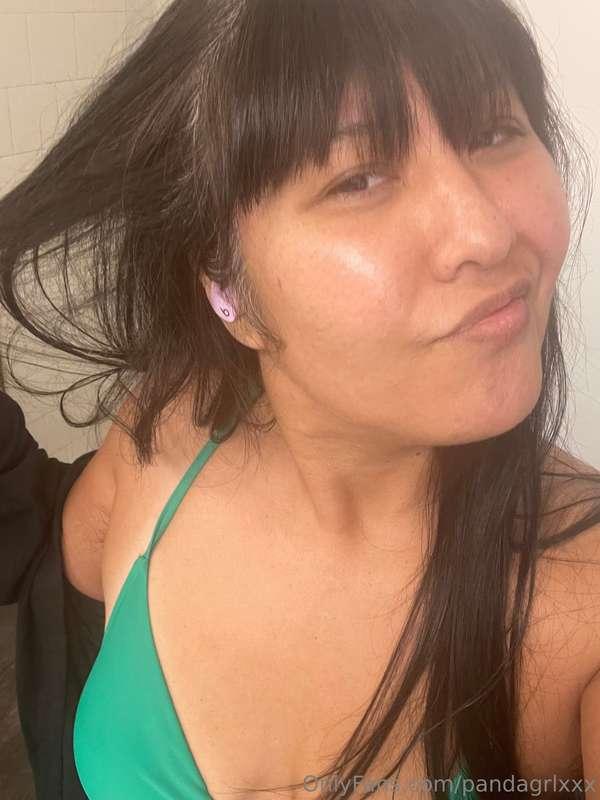 I took some pictures of myself before I went to the pool 🥰 m..