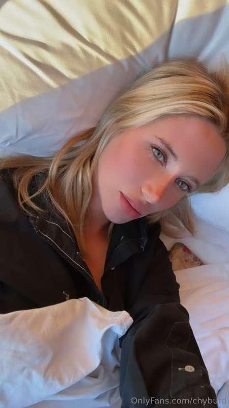i'm sooo bored... message me if you're on and let's chat ;)