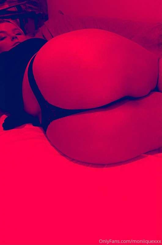 On you’re knees sub, 
You’re not worthy of this ass, you can..