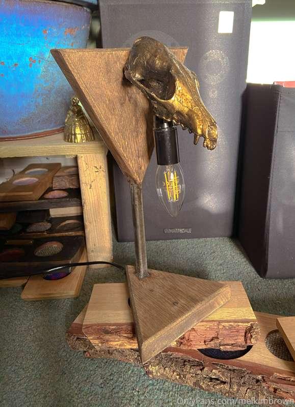Resin Fox skull lamp! I think the Fox (I think the word Fox ..