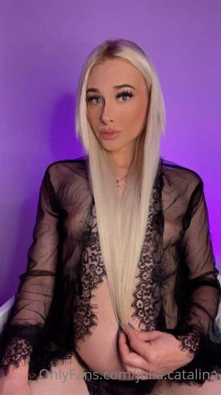 oh nooo my clothes are transparent and you can see my tits :..