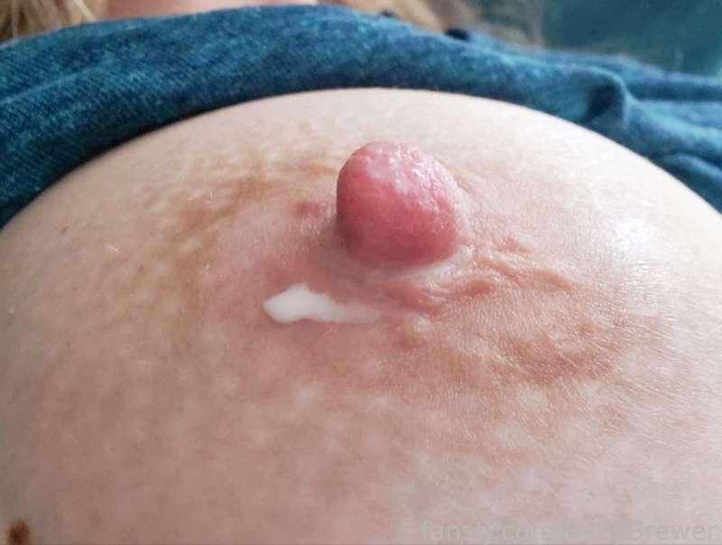 Milky tit! 🥛 