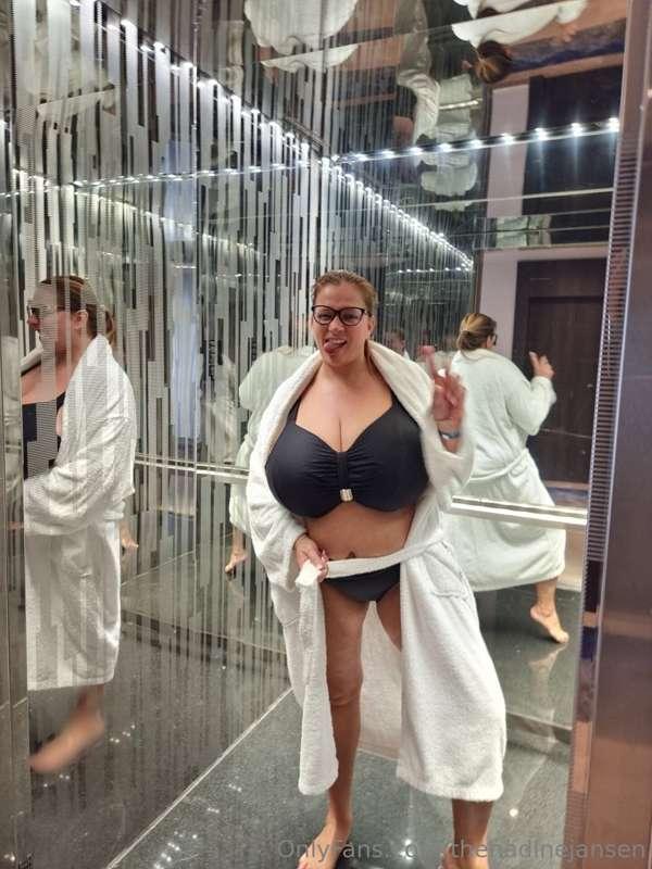 who would like to ride an elevator with me 😝😝😝