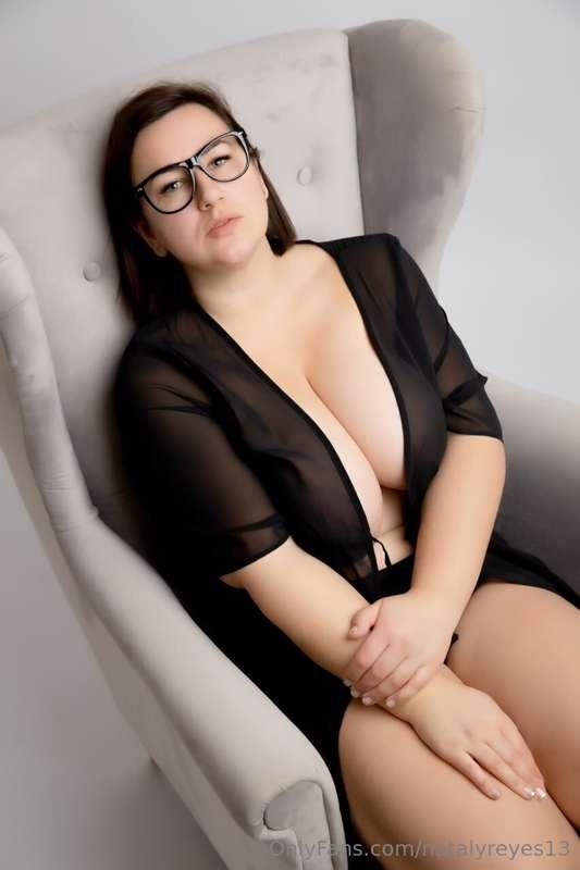 ## 👩‍🏫TEACHER BY DAY &  SLUT BY NIGHT😈  
FREE @vickyangelfre..