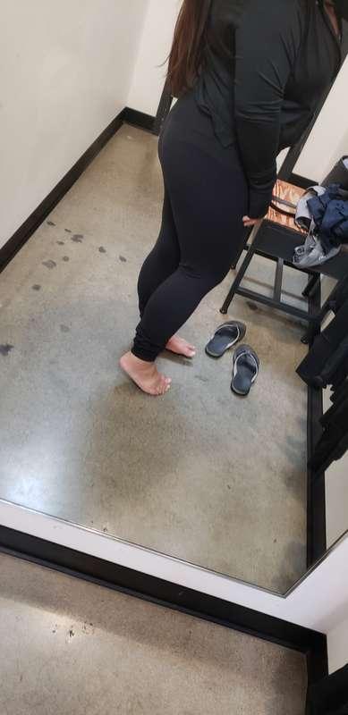 #booty pic hehe ☺️💕 #fittingroomfun #yogapants #leggings #as..