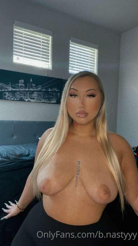 pretty titties AND face >