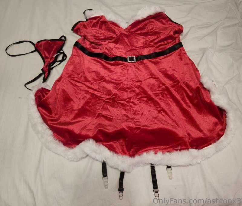 Merry Christmas Eve! My new Christmas 🎄 😍 outfit arrived jus..