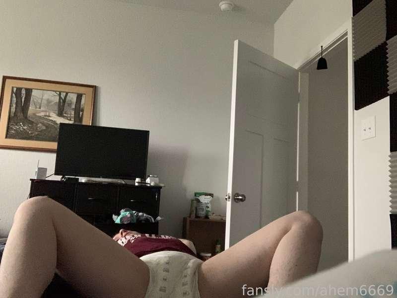 Woke up nice an wet so I thought… why waste that? Now you get to have a few lovely pics 🥰 
#diaper #wetting
