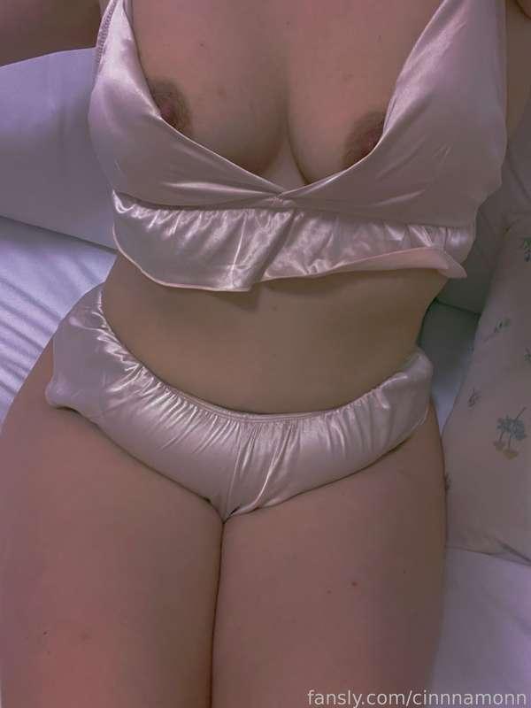 cinnnamonn image #4