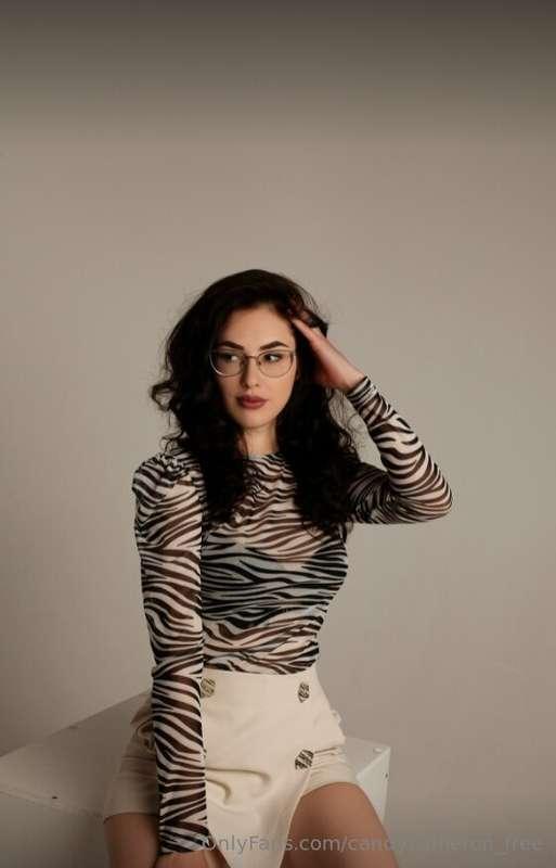 Heading out in sleek sophistication, I'm adorned in a chic e..