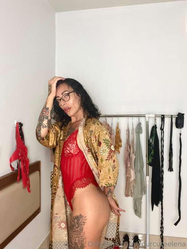 Do you like how Goddess looks in red? 😈 How good? Comment be..