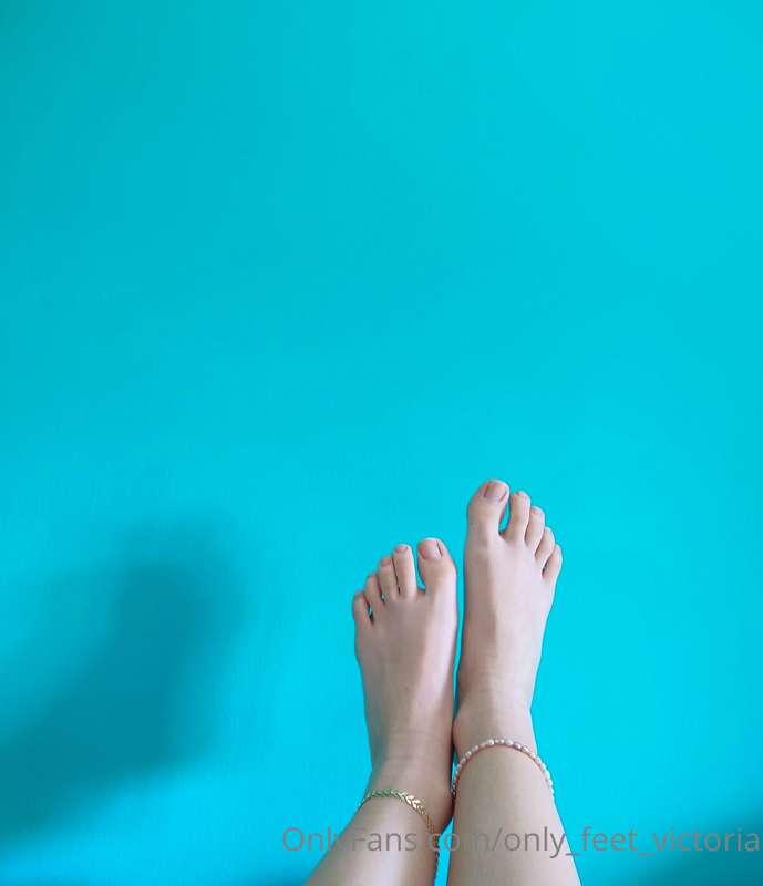 Do you like naturals? 💜 Which of the two anklets? 💜