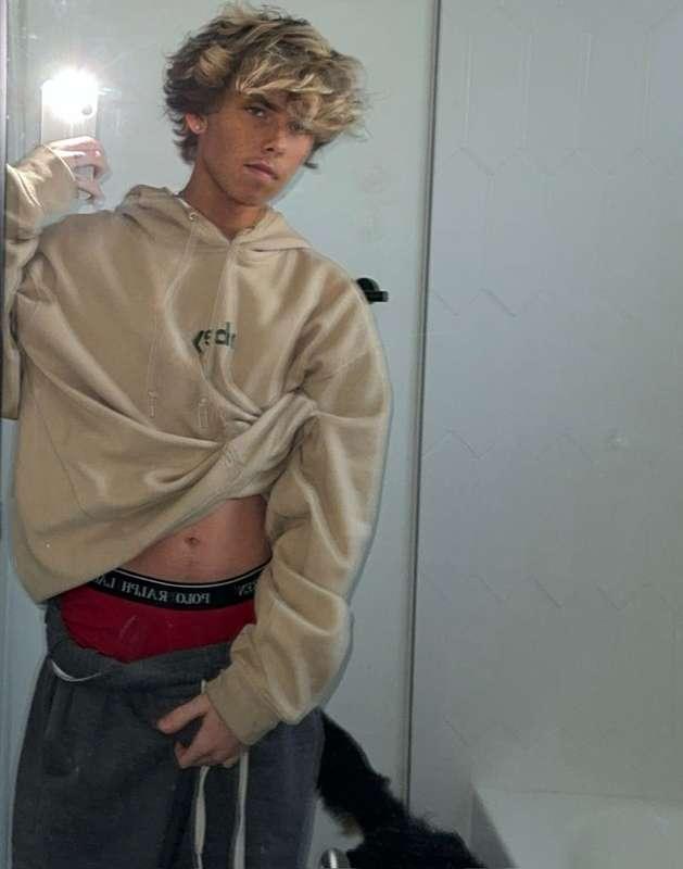 Who wants to become my cumrag?💦