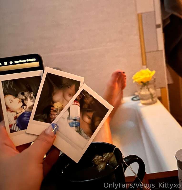 Hehe don’t forget I also sell Polaroid pics 😉😉😘 who wants to..