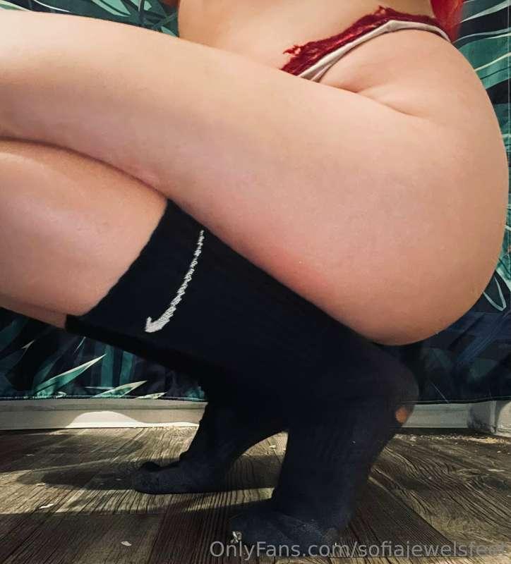You like them dirty? Hit up my dm 👣🧦😘