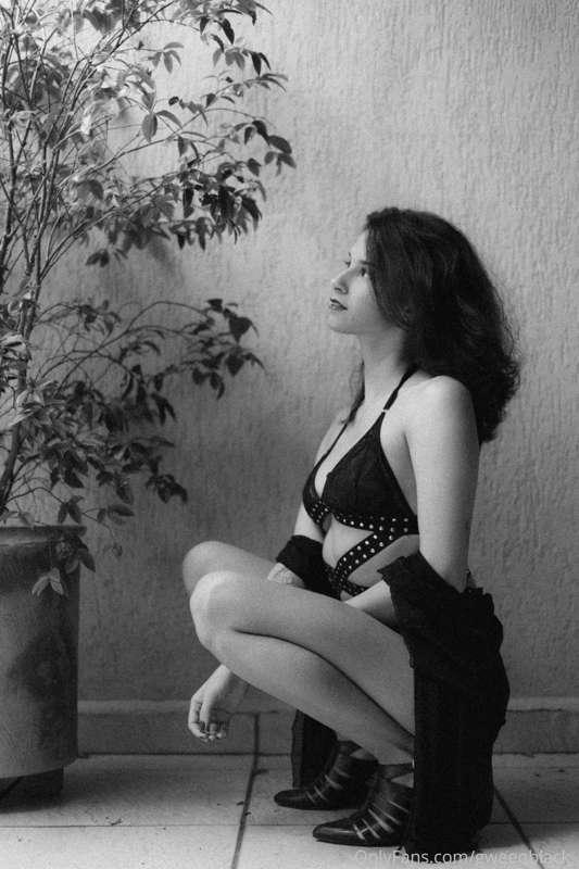 The model// Her Art ♥

For those new here, I am also an arti..