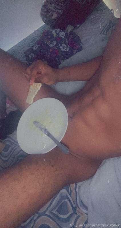 You want to eat with me ? 😏