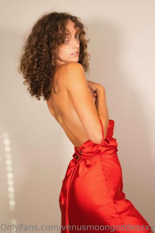 Do you like silk? 

 ♥️ ♥️ Valentines Day is right around th..